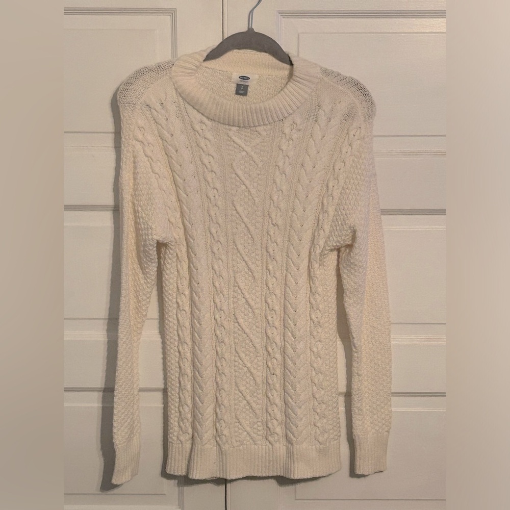 Long, cream-colored cable-knit sweater | Size XS